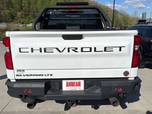 Used 2019 Chevrolet Silverado 1500 LTZ w/ LTZ Premium Package AWD/4WD image 4
