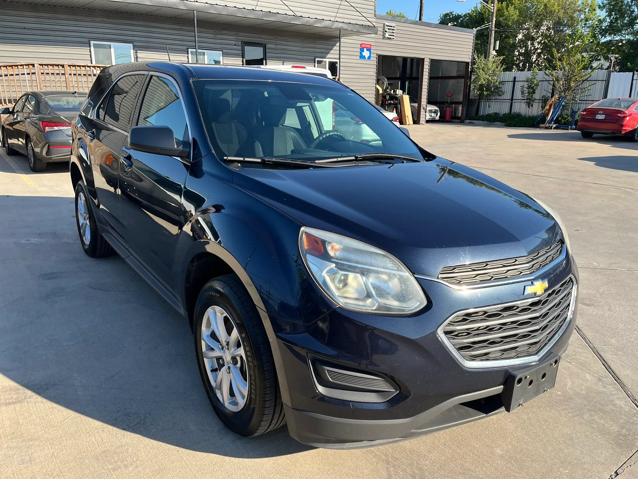Used 2017 Chevrolet Equinox LS AWD/4WD image 13