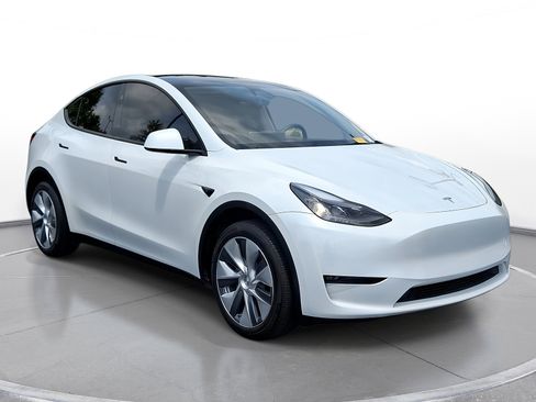 Used 2023 Tesla Model Y Long Range AWD/4WD image 1