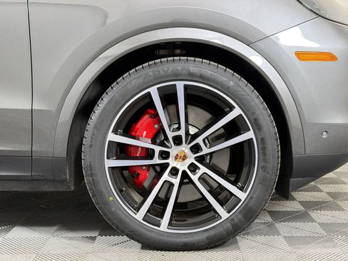 Certified 2025 Porsche Cayenne S AWD/4WD image 14