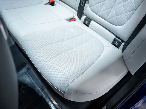 Used 2025 BMW X5 M60i w/ Climate Comfort Package image 41