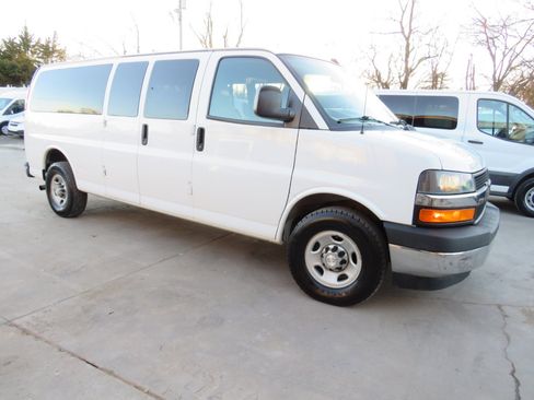 Used 2017 Chevrolet Express 3500 LT w/ LT Preferred Equipment Group image 3