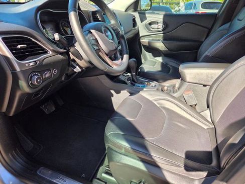 Used 2019 Jeep Cherokee Limited image 18