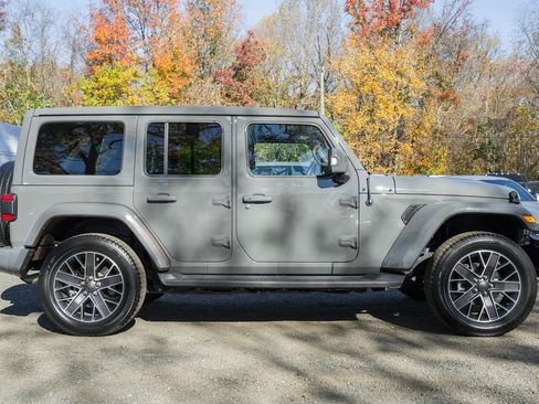 Used 2022 Jeep Wrangler Unlimited Sahara image 3