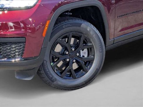 New 2025 Jeep Grand Cherokee L Altitude image 10