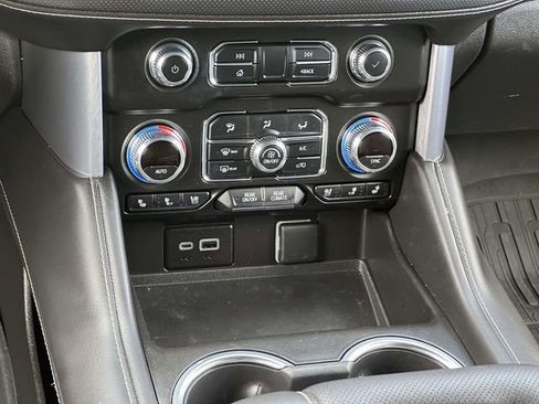 Used 2024 GMC Yukon XL SLT image 20