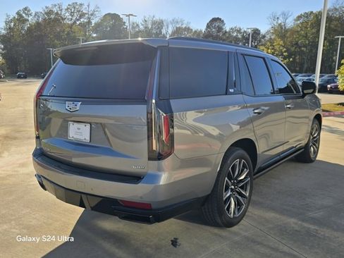 Used 2023 Cadillac Escalade Sport Platinum image 4