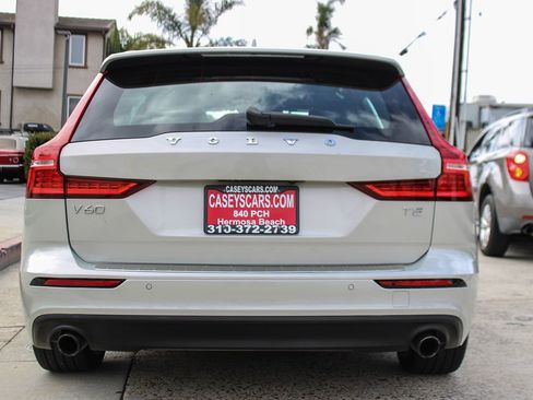 Used 2020 Volvo V60 T5 Momentum w/ Protection Package Premier image 5