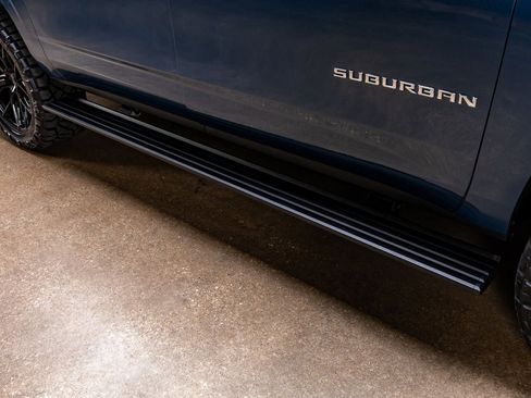 Used 2025 Chevrolet Suburban High Country AWD/4WD image 13