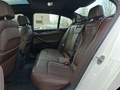 Used 2022 BMW M550i xDrive w/ Premium Package image 10