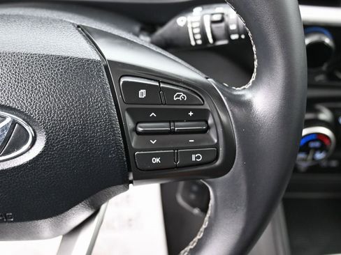 Used 2023 Hyundai Venue SEL image 20