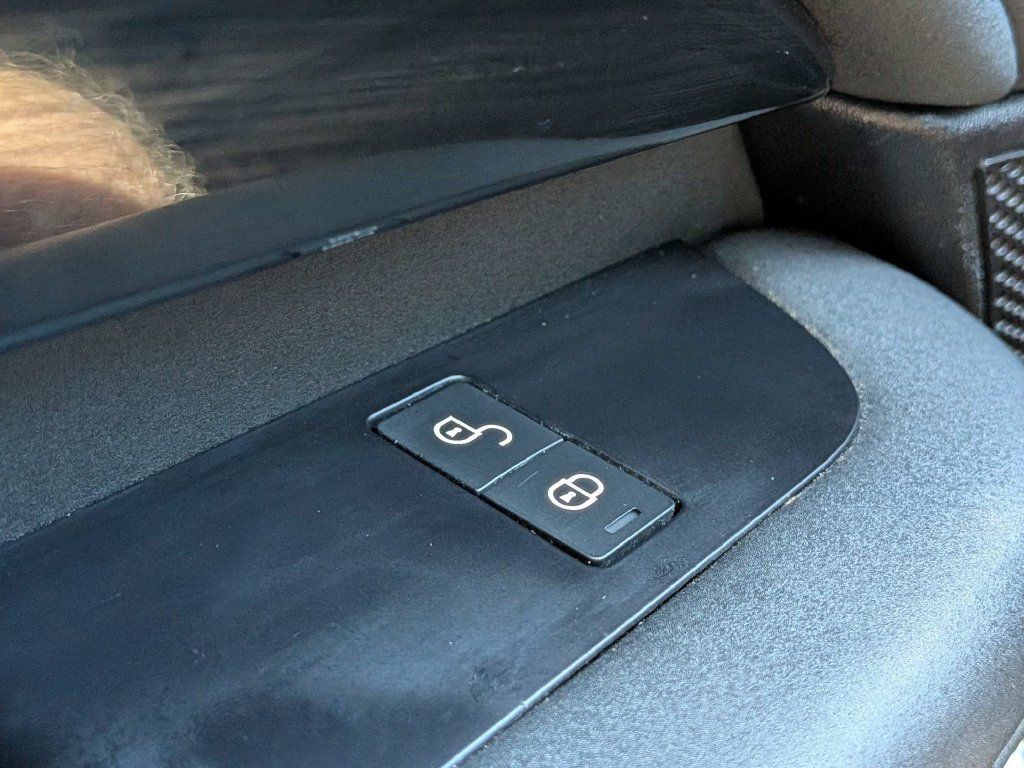 Used 2018 Land Rover Discovery SE AWD/4WD image 22