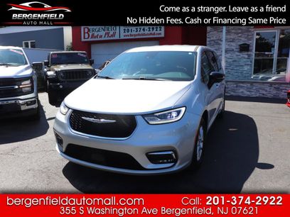 Used 2024 Chrysler Pacifica Touring-L