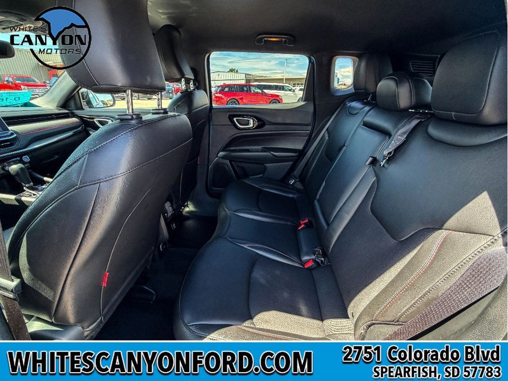 Used 2025 Jeep Compass Trailhawk AWD/4WD image 8