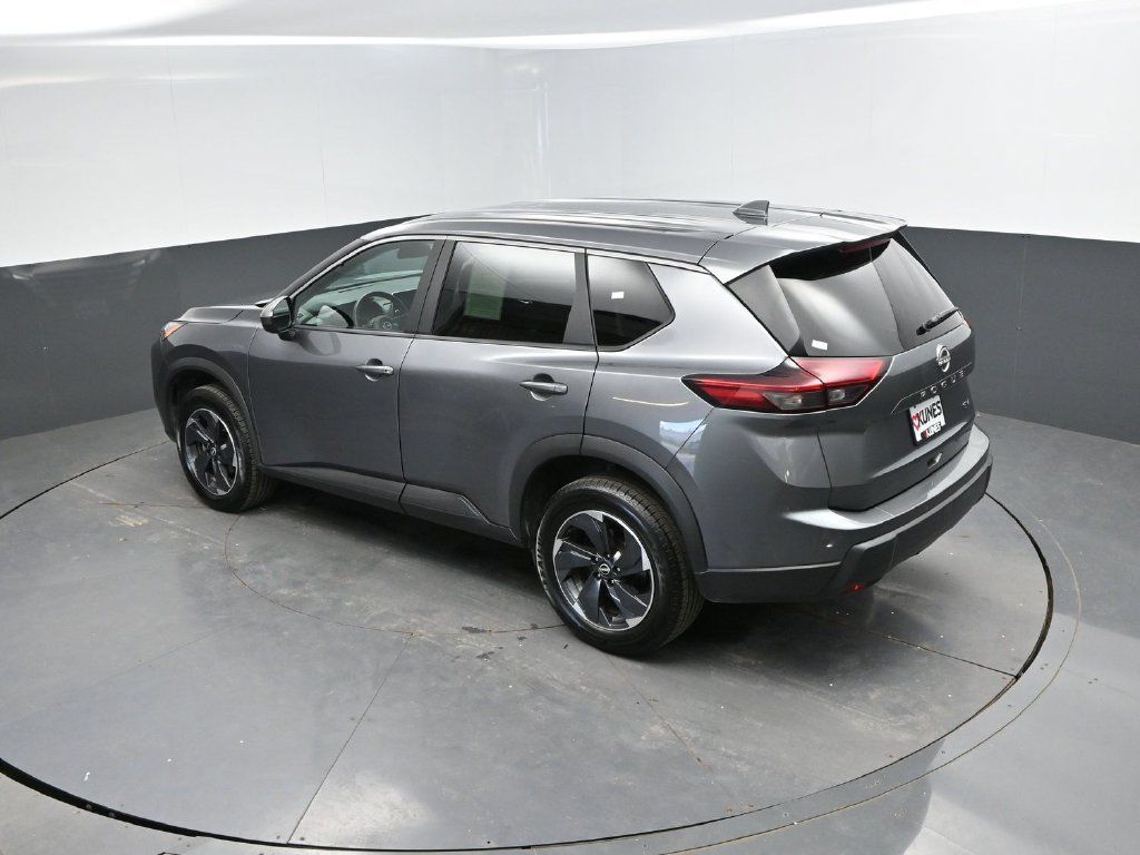 Used 2024 Nissan Rogue SV FWD image 24