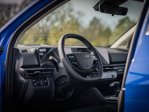 New 2026 Kia Sportage EX FWD image 12