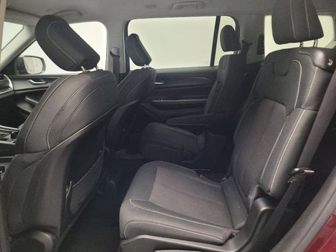 Used 2023 Jeep Grand Cherokee L Laredo RWD image 18