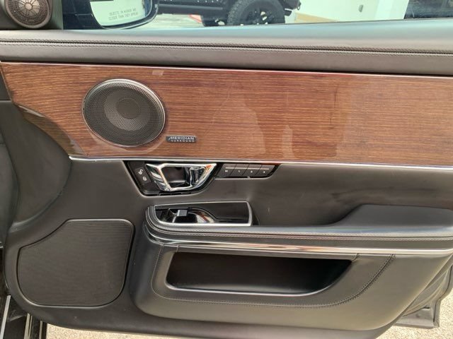 Used 2018 Jaguar XJ L Supercharged RWD image 28