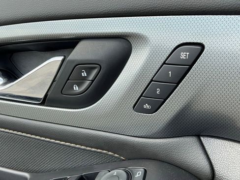 Used 2020 Chevrolet Traverse Premier FWD image 26