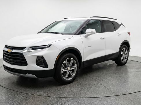 Used 2025 Chevrolet Blazer LT image 3