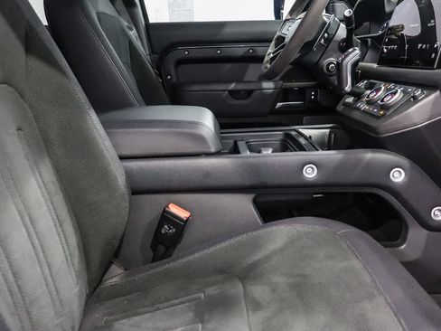 Used 2023 Land Rover Defender 110 V8 AWD/4WD image 17