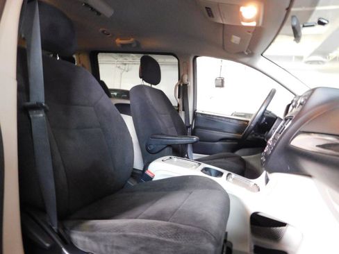 Used 2013 Dodge Grand Caravan SXT FWD image 8