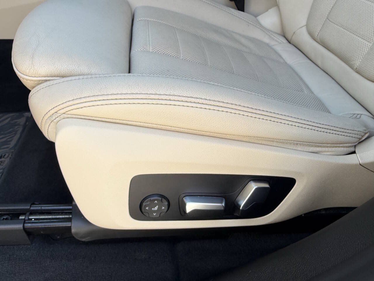 Used 2018 BMW X3 xDrive30i w/ Premium Package AWD/4WD image 12