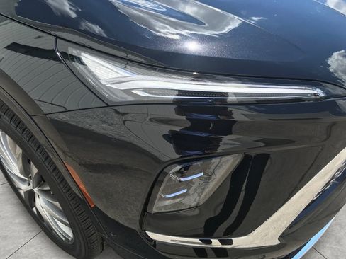 Used 2025 Buick Enclave Avenir w/ Super Cruise Package AWD/4WD image 19