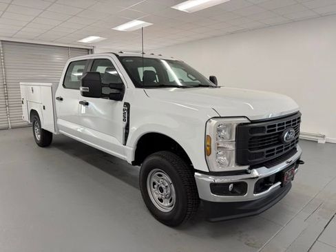 New 2026 Ford F250 XL w/ XL Chrome Package image 3