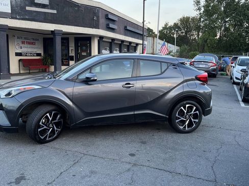 Used 2019 Toyota C-HR XLE image 6