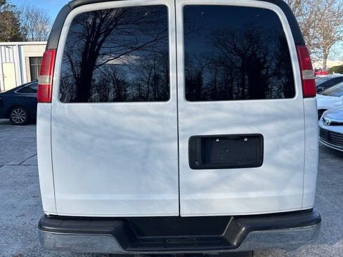 Used 2015 Chevrolet Express 3500 image 4