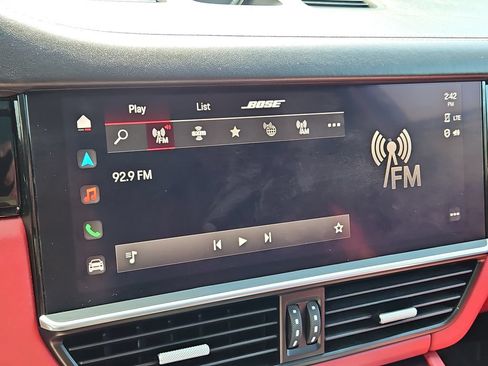 Certified 2023 Porsche Cayenne GTS AWD/4WD image 31