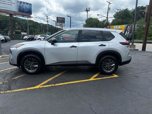 Used 2024 Nissan Rogue S AWD/4WD image 4