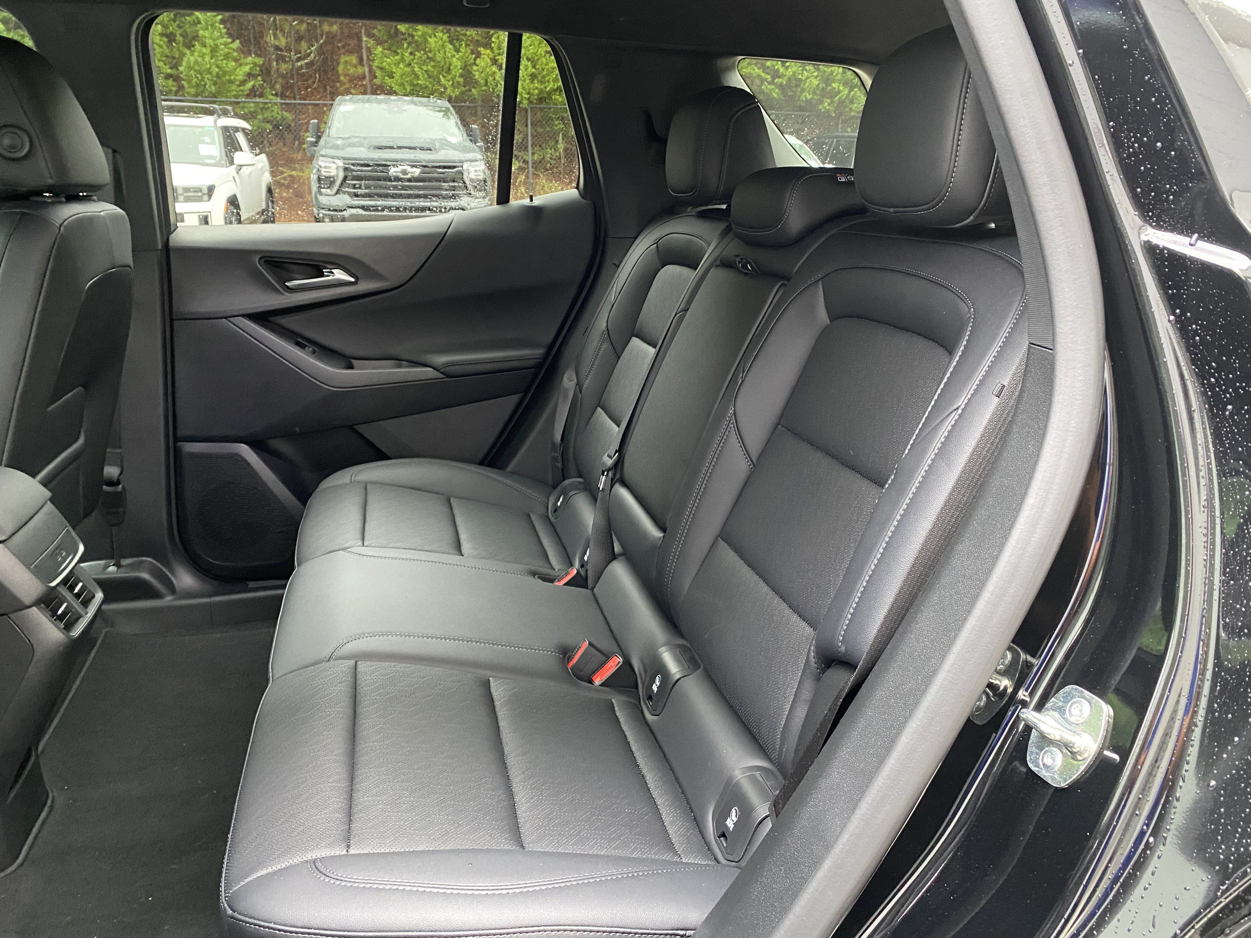 Used 2027 Chevrolet Equinox LT w/ Convenience Package II FWD image 35