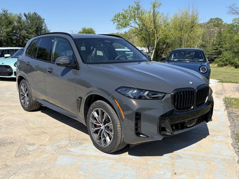 New 2026 BMW X5 xDrive40i w/ M Sport Package AWD/4WD image 2