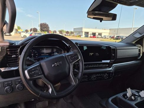 Used 2023 Chevrolet Silverado 1500 RST w/ Z71 Off-Road Package AWD/4WD image 10