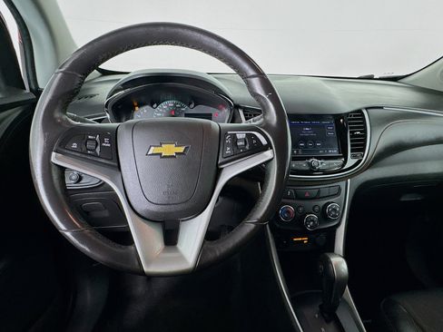 Used 2022 Chevrolet Trax LT w/ LT Convenience Package FWD image 10