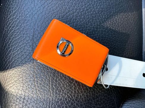 Used 2021 Volvo XC60 T5 Momentum w/ Premium Package image 15