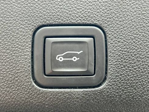 Used 2023 Chevrolet Suburban LT AWD/4WD image 44