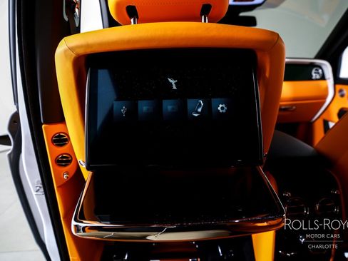 Used 2025 Rolls-Royce Cullinan AWD/4WD image 21