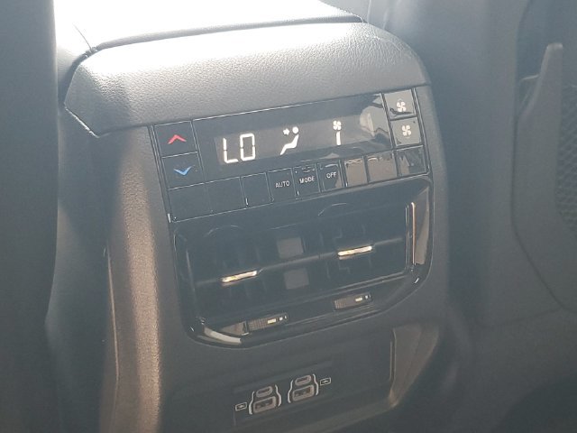 Used 2023 Jeep Grand Cherokee L Laredo RWD image 33