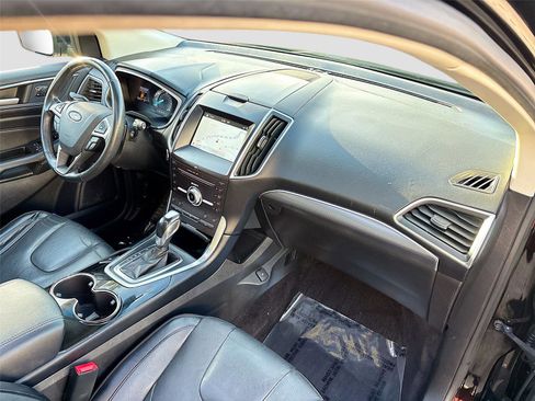 Used 2017 Ford Edge Titanium w/ Equipment Group 301A AWD/4WD image 32