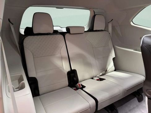 Used 2024 GMC Acadia Denali w/ Super Cruise Package image 29