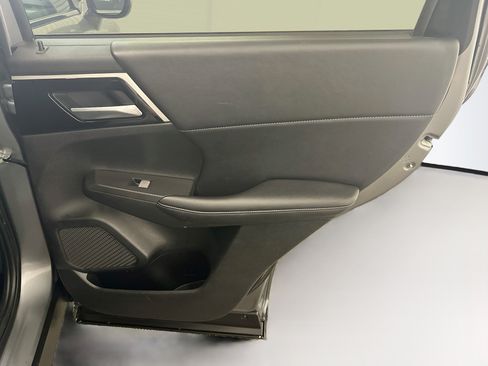 Used 2024 Mitsubishi Outlander SE AWD/4WD image 32