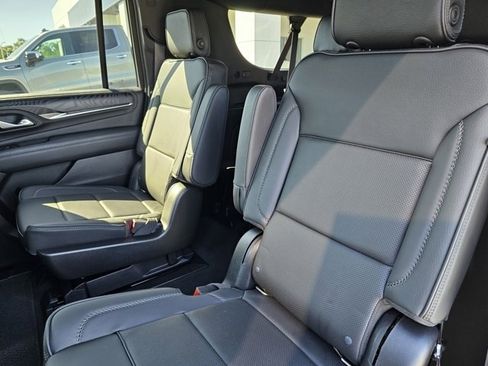 Used 2022 GMC Yukon XL Denali w/ Denali Ultimate Package image 21