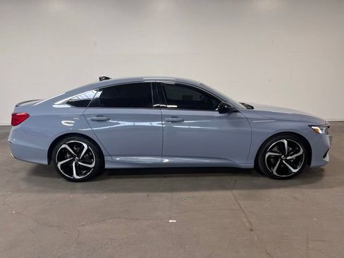 Used 2022 Honda Accord Sport image 2