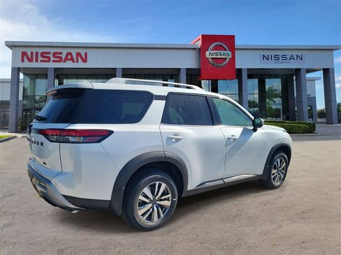 New 2025 Nissan Pathfinder SL w/ Black Appearance Package image 2