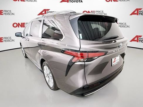 Certified 2023 Toyota Sienna Platinum FWD image 6