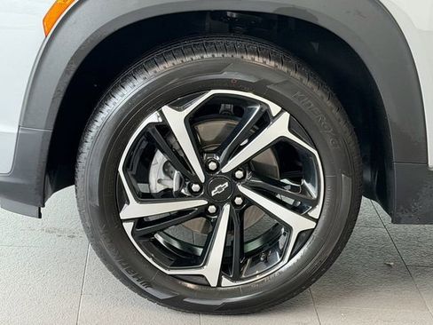 Certified 2023 Chevrolet TrailBlazer RS w/ Technology Package AWD/4WD image 4