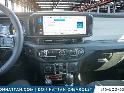 Used 2024 Jeep Wrangler Unlimited image 8